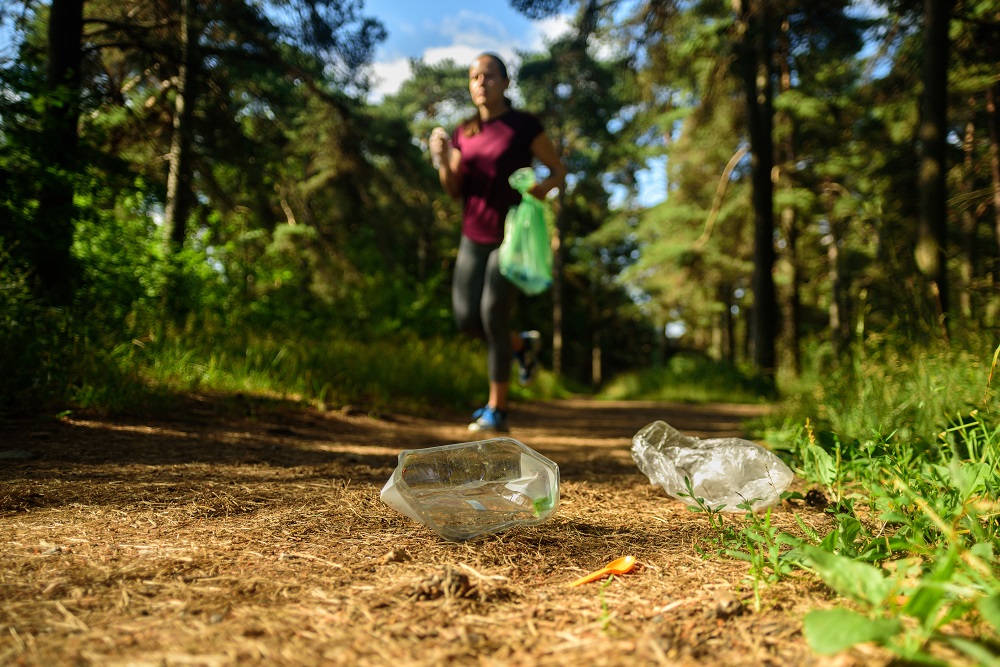 Futókörkép a szemétségekről: amikor a bokorban guggolva világít rád a reflektor